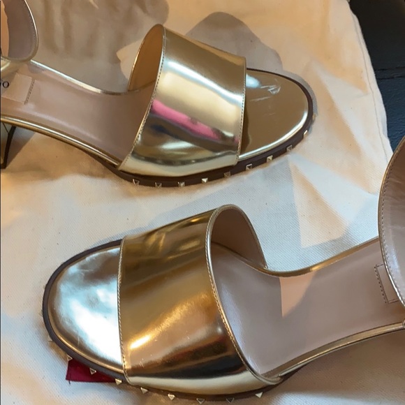 Valentino Gold Metallic Leather Rockstud Sandals - Picture 10 of 12